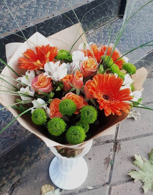 Букет цветов из: Герберы, Хризантемы, Альстромерии и Розы в Нижнетроицкий
