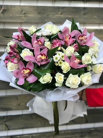 Букет цветов из: Розы и Хризантемы в Нижнетроицкий