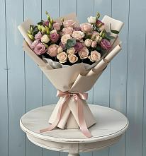 Букет цветов из:  Розы и Лизиантусы в Нижнетроицкий