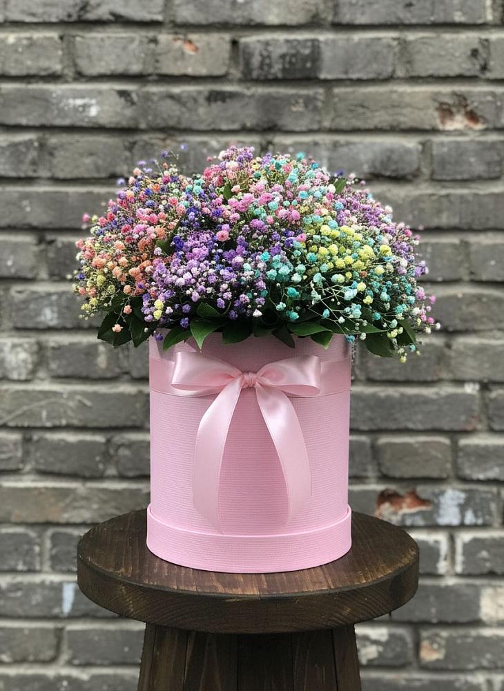 Цветочная композиция из Гипсофила и Розы в шляпной коробке в Нижнетроицкий