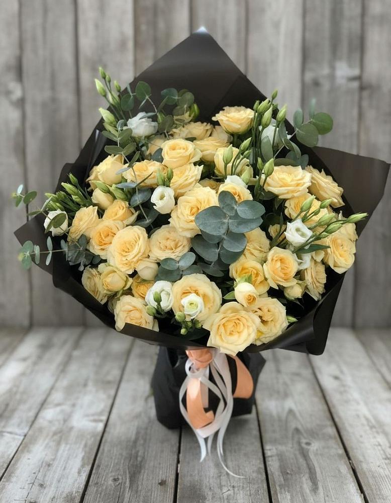 Букет цветов из: Розы и Лизиантусы в Нижнетроицкий