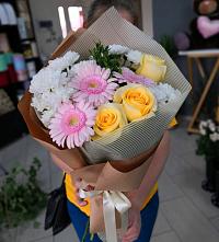 Букет цветов из:  Герберы, Розы и Хризантемы в Нижнетроицкий