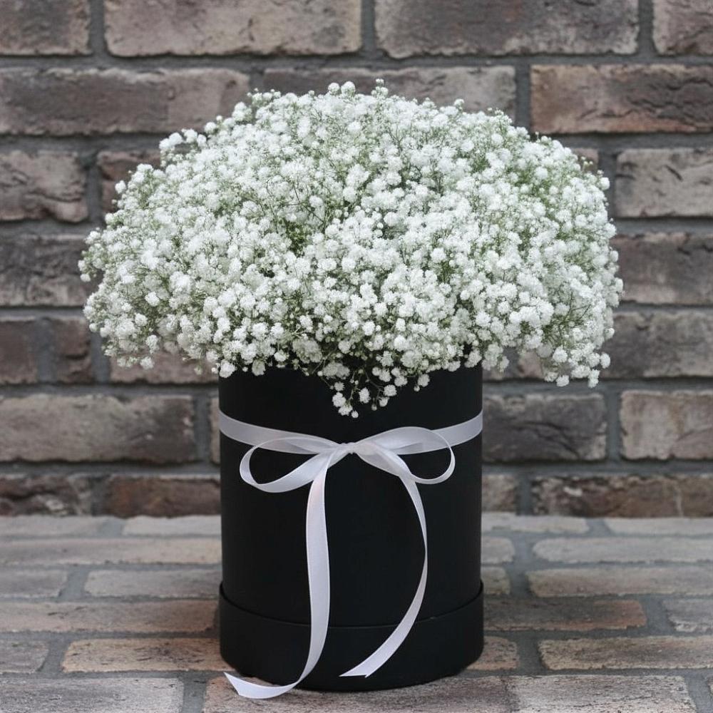 Цветочная композиция из Гипсофила в шляпной коробке в Нижнетроицкий