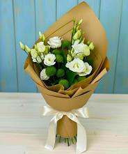 Букет цветов из:  Хризантемы и Лизиантусы в Нижнетроицкий