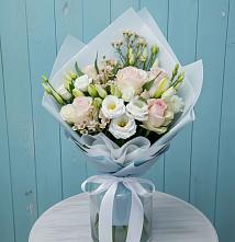 Букет цветов из:  Розы и Лизиантусы в Нижнетроицкий