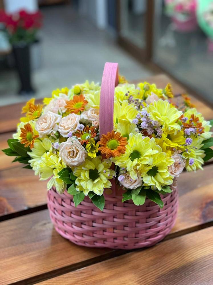 Цветочная композиция из Хризантемы и Розы в корзине в Нижнетроицкий