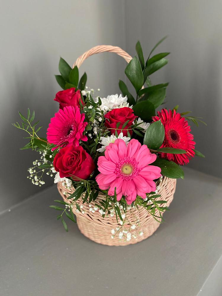 Цветочная композиция из Розы, Хризантемы и Герберы в корзине в Нижнетроицкий