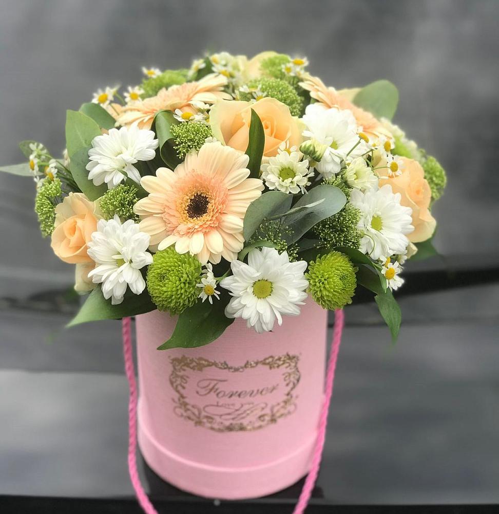 Цветочная композиция из Розы, Герберы и Хризантемы в шляпной коробке в Нижнетроицкий