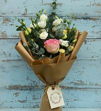 Букет цветов из:  Розы и Лизиантусы в Нижнетроицкий