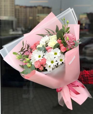 Букет цветов из: Розы, Лизиантусы и Хризантемы в Нижнетроицкий