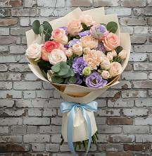 Букет цветов из:  Розы, Лизиантусы и Гвоздики в Нижнетроицкий