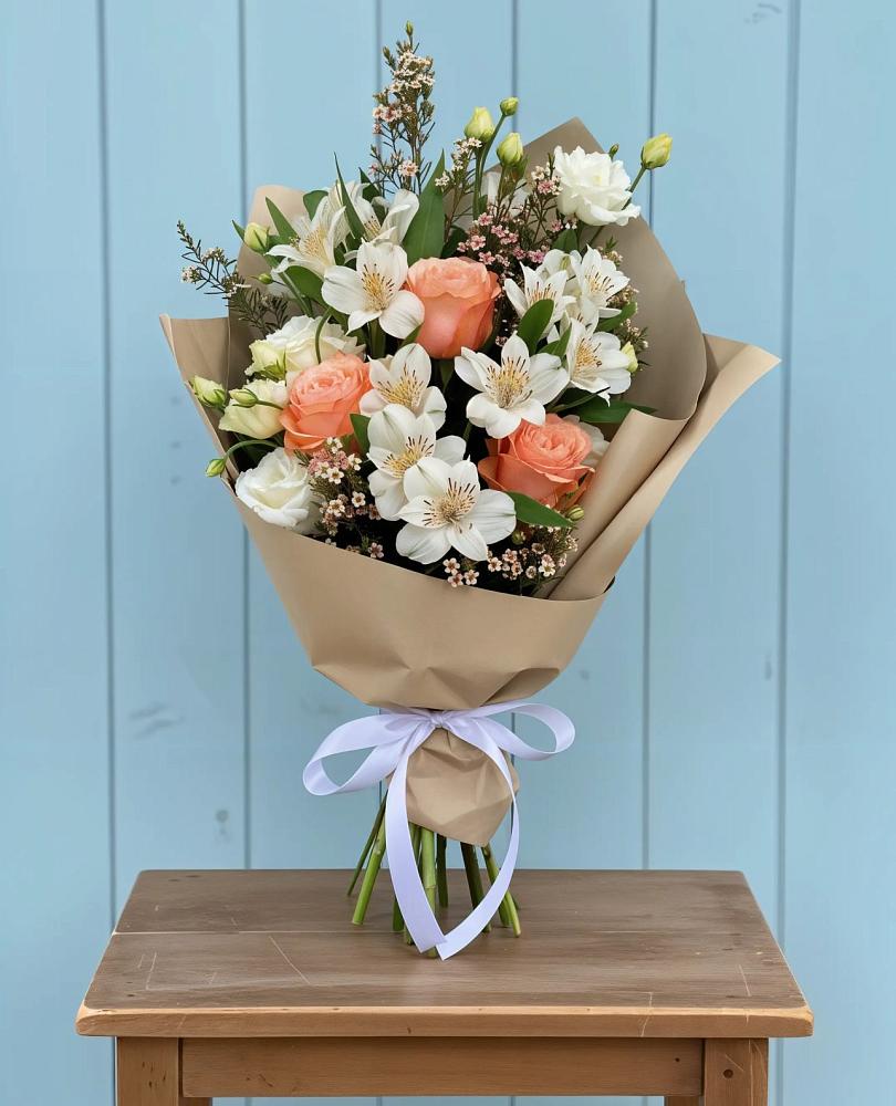 Букет цветов из: Альстромерии, Лизиантусы, Розы и Хризантемы в Нижнетроицкий