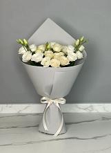 Букет цветов из:  Розы и Лизиантусы в Нижнетроицкий